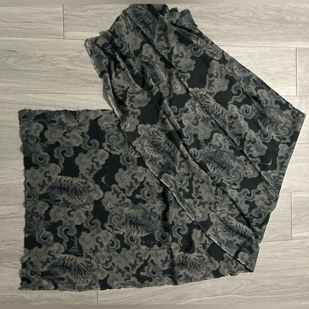 Maharishi pashmina black great tiger cloud scarf